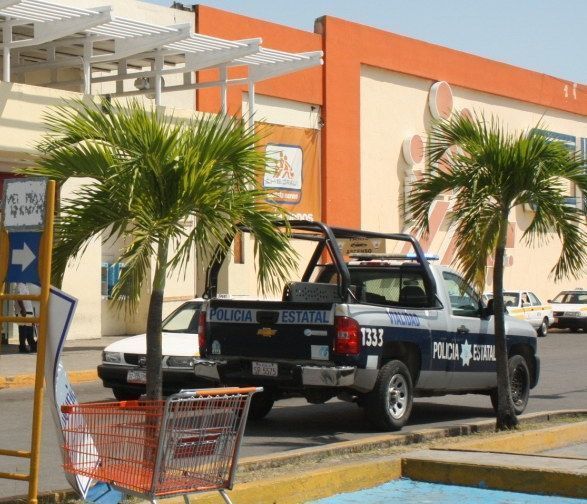 Enésimo Tsuru que se roban del estacionamiento de plaza “Las Américas”