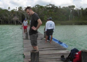 Turistas a la deriva de las aguas
