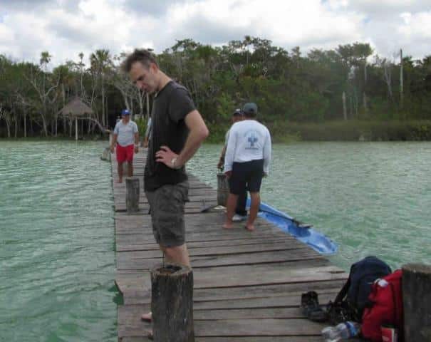 Turistas a la deriva de las aguas