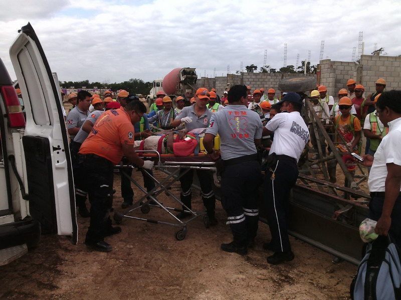 Alarife “aplastado” por una banda transportadora de concreto