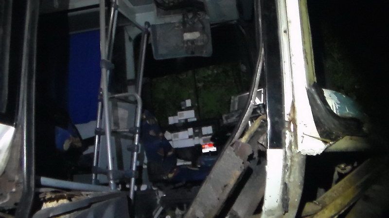 Debido a que el chofer “jugaba” con su celular, autobús del Mayab sale de carretera
