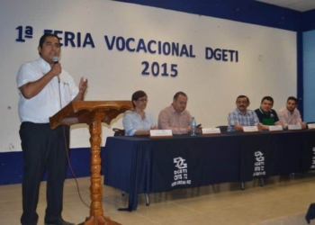 Feria Vocacional a estudiantes de bachillerato que aspiran a nivel superior