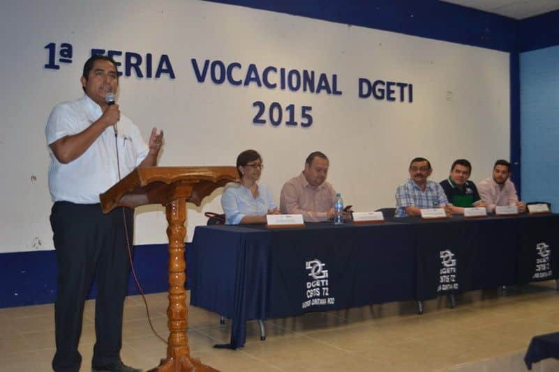 Feria Vocacional a estudiantes de bachillerato que aspiran a nivel superior