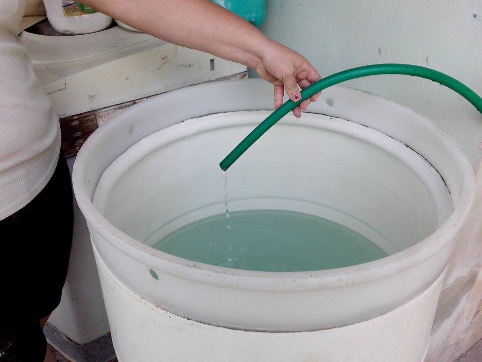 Agua a cuenta gotas’ en la López Mateos
