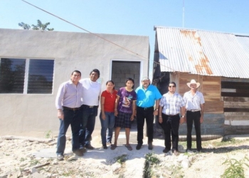 Inicia entrega de pies de casa en la zona rural