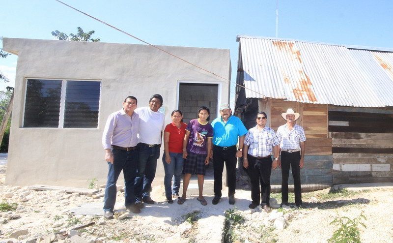 Inicia entrega de pies de casa en la zona rural