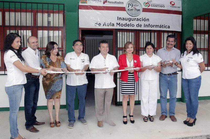 Inauguran en Solidaridad aula inteligente modelo interactivo ICATQROO