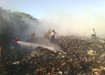 Sofocan incendio en basurero municipal de OPB