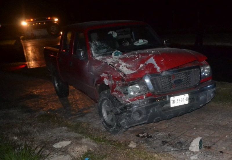 Bajo el influjo del alcohol se estrella contra poste de Luz en Chetumal