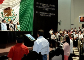 Guarda Congreso minuto de silencio en memoria de Diputado Constituyente suplente