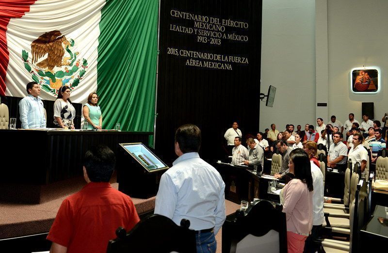 Guarda Congreso minuto de silencio en memoria de Diputado Constituyente suplente