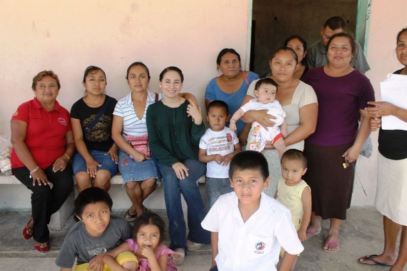 Convive con la gente de comunidades presidenta del DIF Bacalar