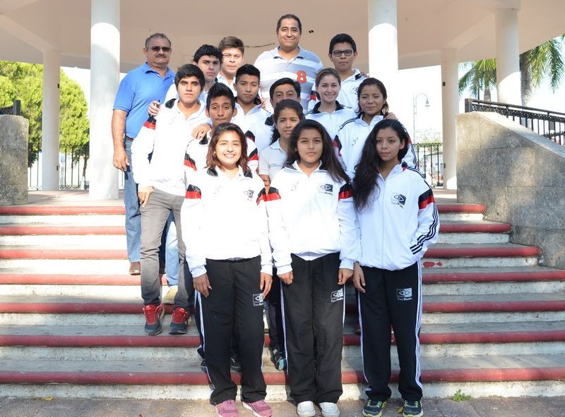 Delegación de deportistas de FCP viajan a Chetumal para juegos del Conadems