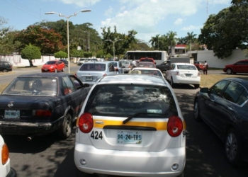 Caos vehicular en centro de Chetumal por remodelación de la Héroes