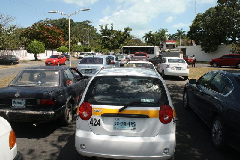 Caos vehicular en centro de Chetumal por remodelación de la Héroes
