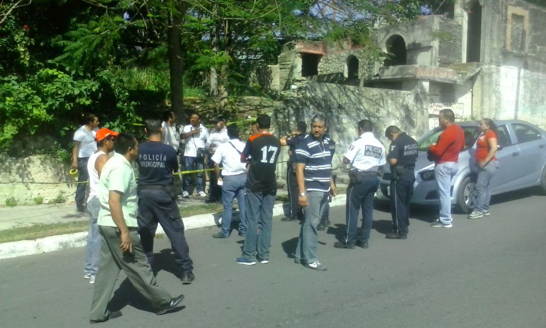 Se mete a lote baldío a hacer del “dos” y se encuentra con un cadáver