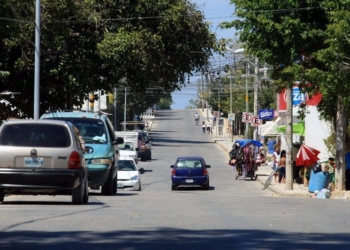 Agradecen habitantes de Puerto Aventuras obras de pavimentación y alumbrado