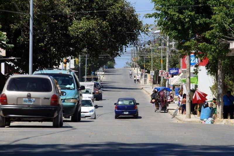 Agradecen habitantes de Puerto Aventuras obras de pavimentación y alumbrado