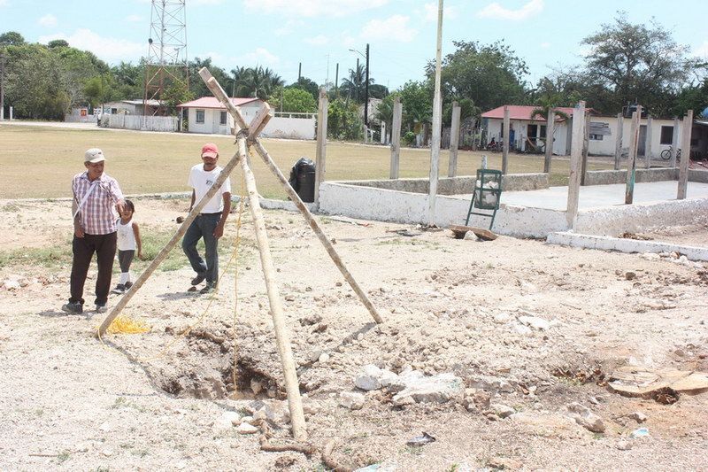 Inician la construcción de domo deportivo en Miguel Hidalgo, Bacalar