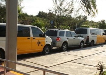 Transportistas de aeropuerto de Chetumal se pasan de “gandallas” con paisanos