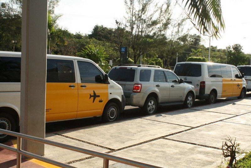 Transportistas de aeropuerto de Chetumal se pasan de “gandallas” con paisanos