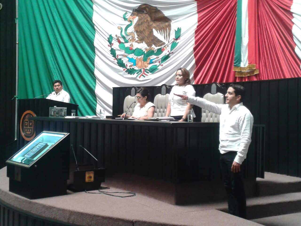 Adrián Díaz Villanueva, nuevo contralor del Ieqroo