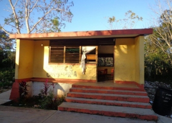 Escuelas en ruinas en la Ideal