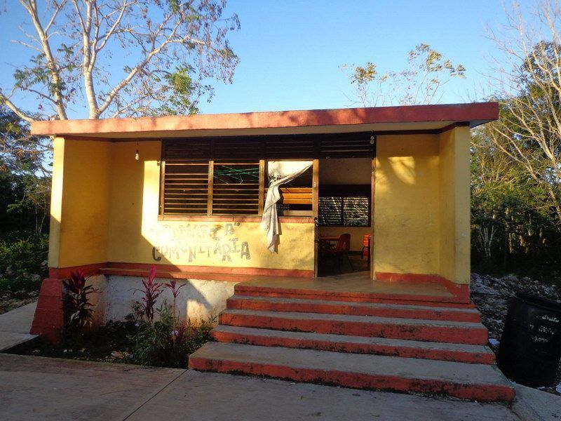 Escuelas en ruinas en la Ideal