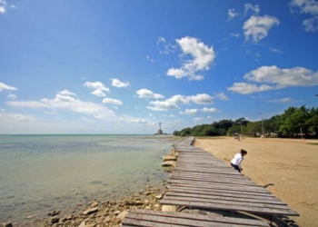 Lluvias y fresco de fin de semana afectó la venta en los balnearios del sur de Quintana Roo