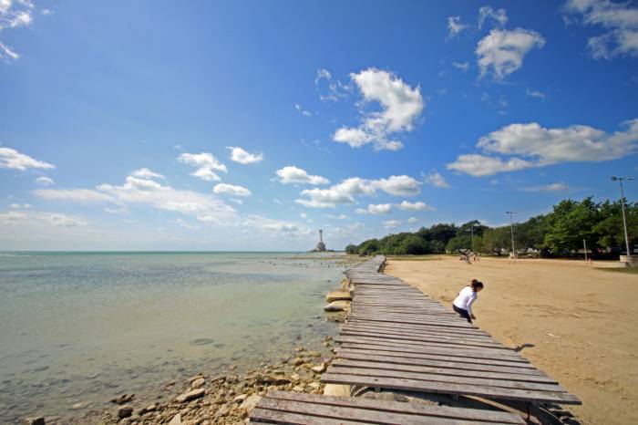 Lluvias y fresco de fin de semana afectó la venta en los balnearios del sur de Quintana Roo
