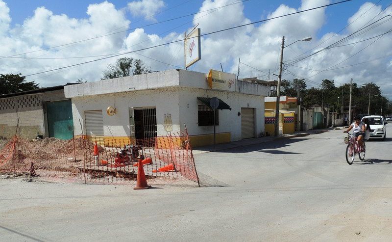 Causa malestar entre empresarios la construcción del drenaje en el centro de Tulum