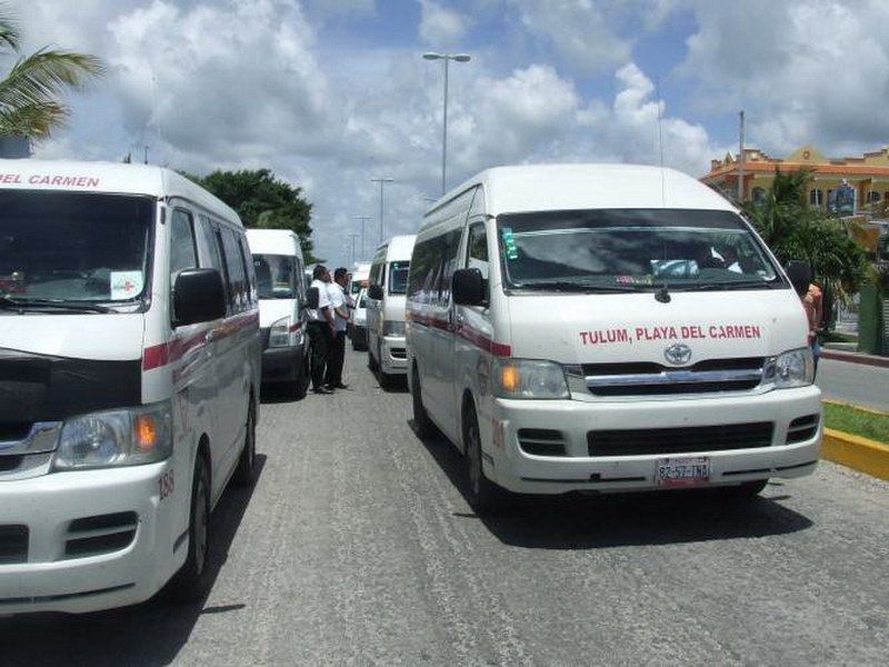 Colonos piden a autoridades de Tulum regular los paraderos de transporte público