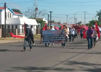Desangelada marcha de antorchistas