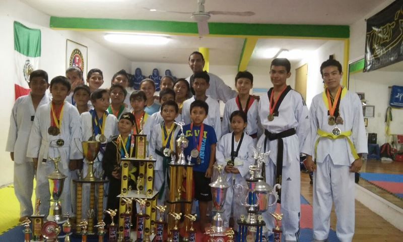 Brilla “sangre maya” en certamen regional de Tae Kwon Do