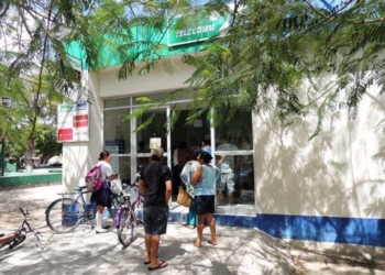 A falta de bancos, Telecom hace de las suyas en Tulum
