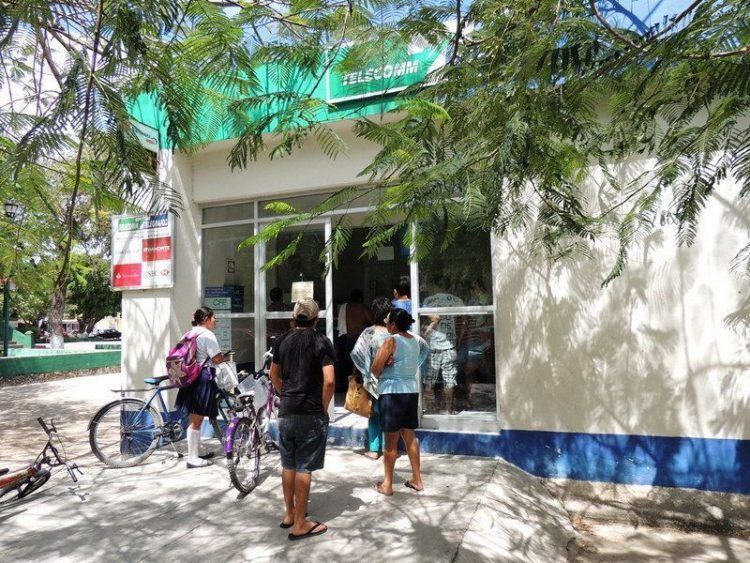 A falta de bancos, Telecom hace de las suyas en Tulum
