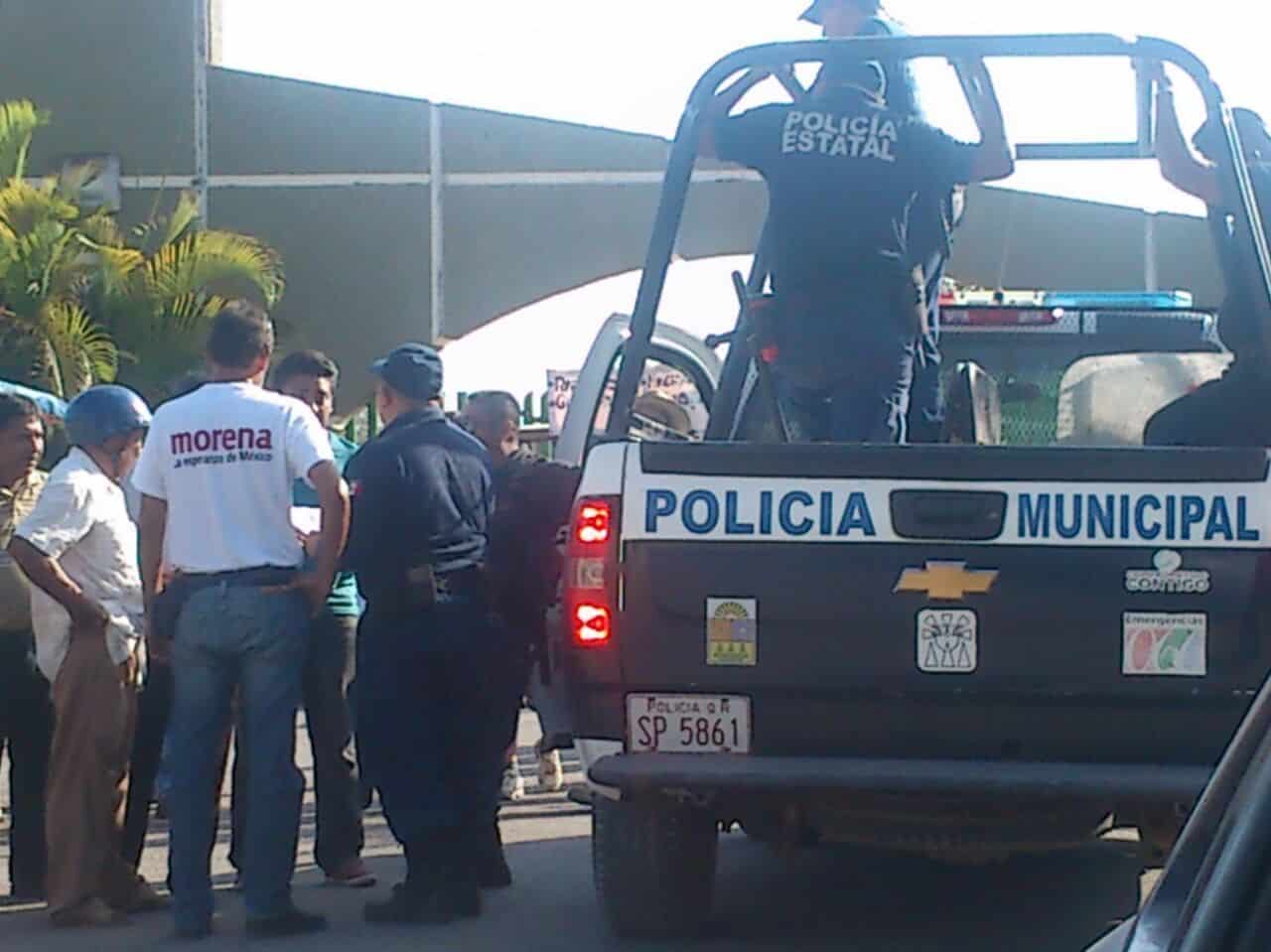 “Morena” acosada por policías municipales