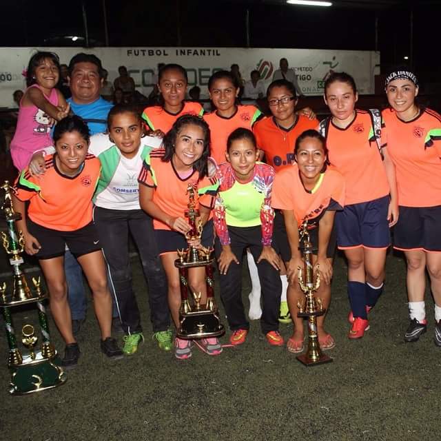 Niupis y Doradas se coronan en Fut-7