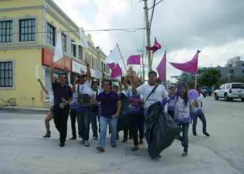 Ni los fuertes rayos del sol paran al candidato del “humanista” en el III distrito, “ChanPepe”