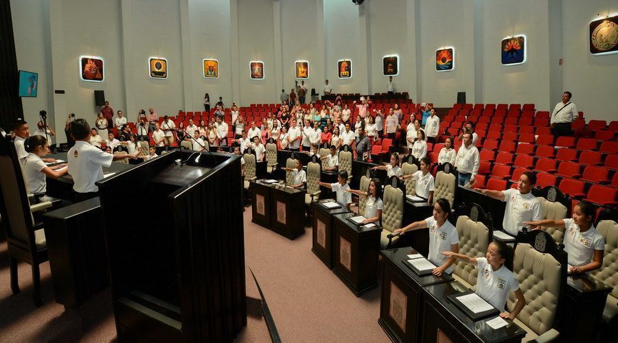 Rinden protesta los 25 Diputados Infantiles