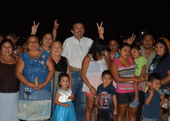 Domingo flota, político que se gana la confianza del pueblo con trabajo y no del gobernante en turno: ¡con domingo todo es posible!
