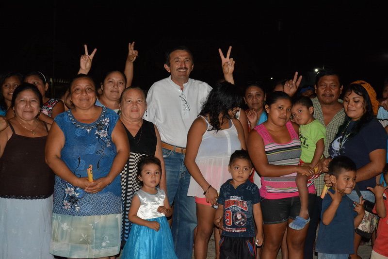 Domingo flota, político que se gana la confianza del pueblo con trabajo y no del gobernante en turno: ¡con domingo todo es posible!