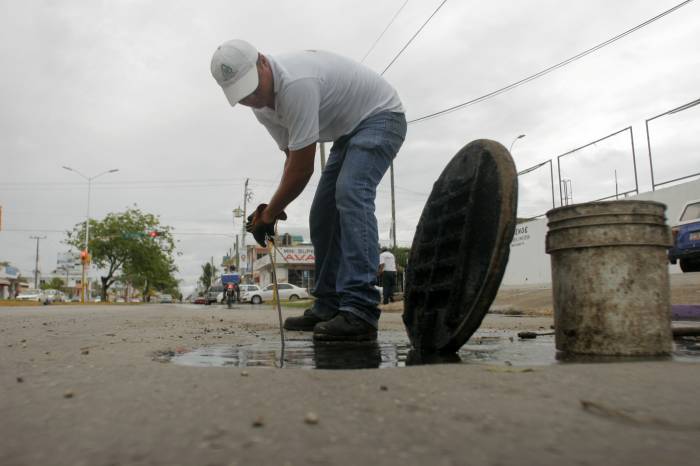 A la víspera de temporada de huracanes, ayuntamiento de OPB desazolva drenaje pluvial de Chetumal
