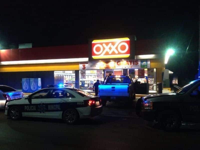 Chamacos grifos y rateros intentan robar Oxxo