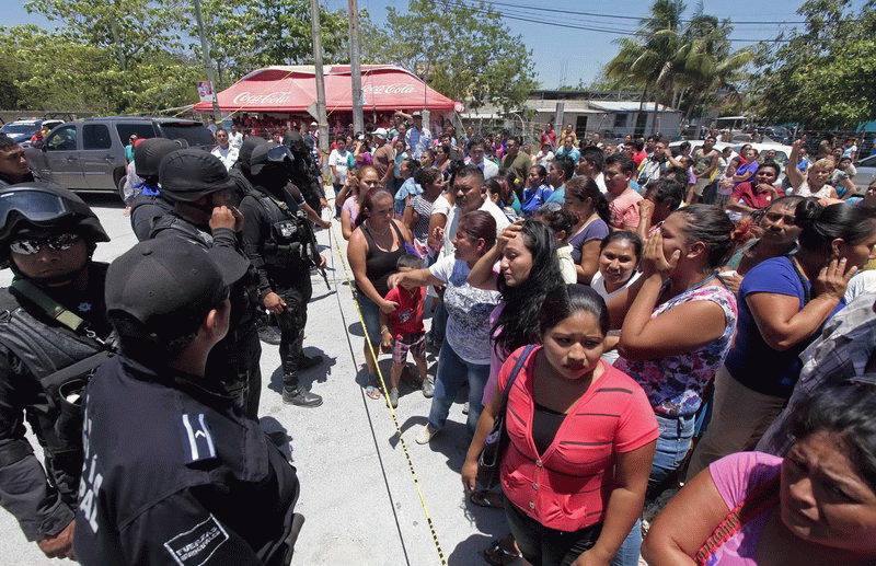 Media de docena de reos siguen hospitalizados tras riña en cárcel de Cancún
