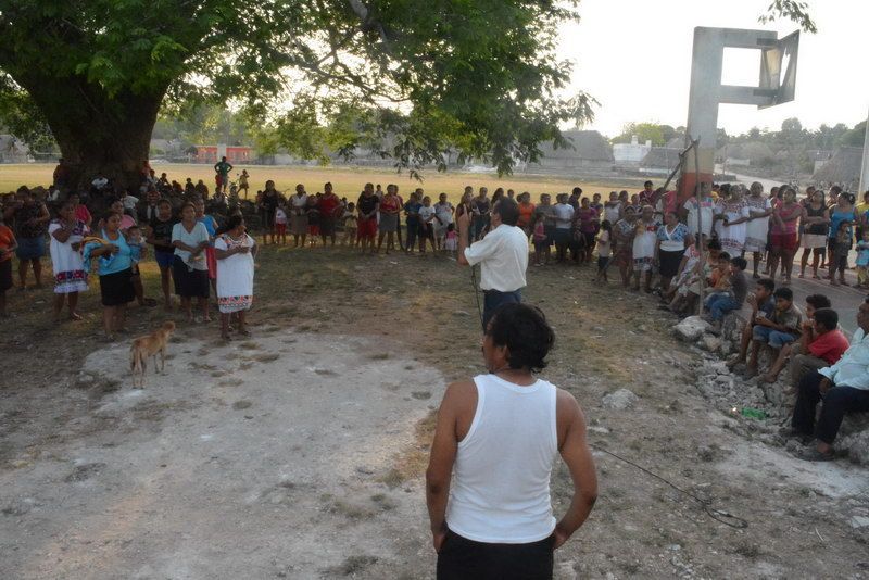 “Sorprende aceptación del candidato del PRD en poblaciones de la zona maya donde no necesita presentación”.