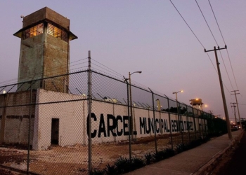 Sorpresivo cateo en cárcel de Cancún
