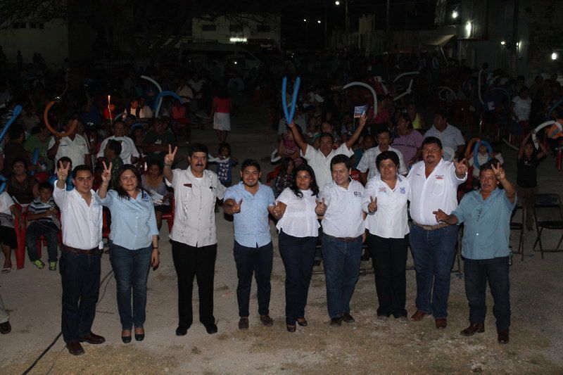 Javier Corral hace campaña en Dzoncauich y en Buctzotz
