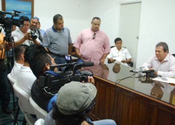 Andrés Ruiz se lanza a la “yugular” a los priistas  
