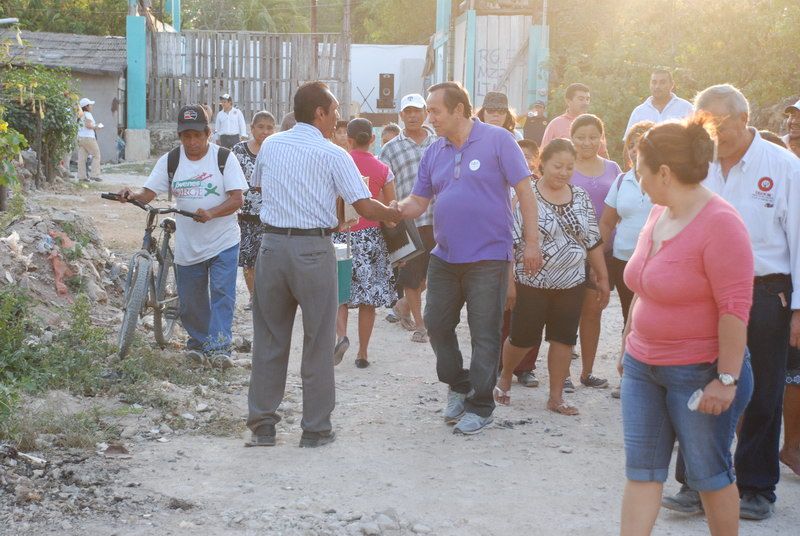 Recorre calles de tierra maya el candidato del “PES” Nivardo Mena  